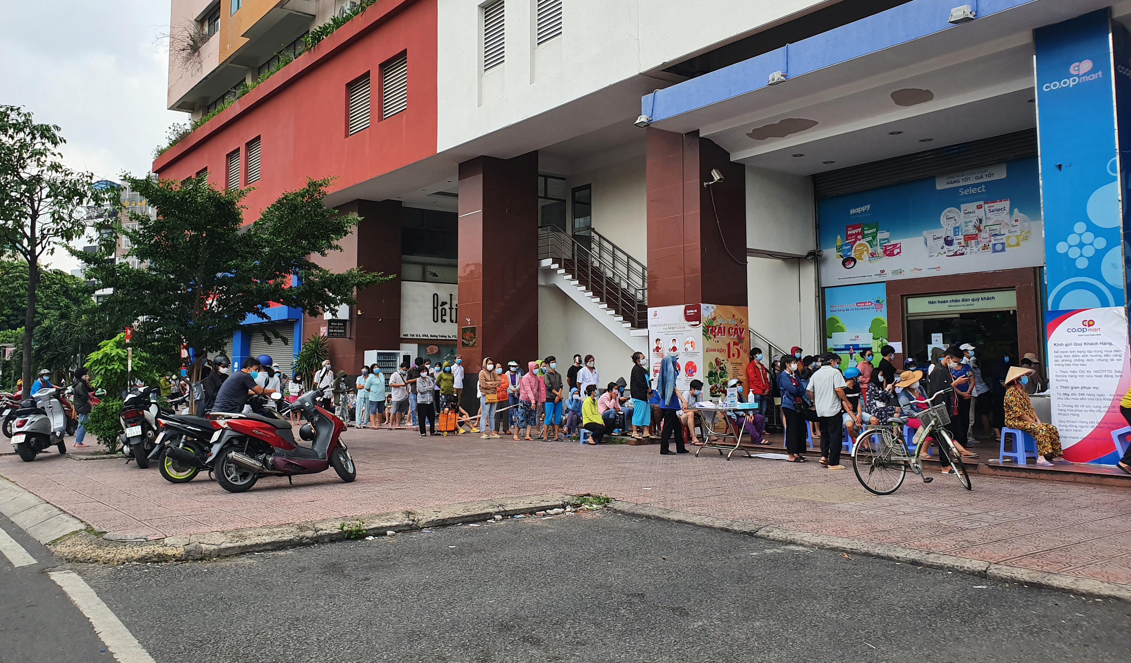 “Lock down toàn thành phố” là thông tin thất thiệt